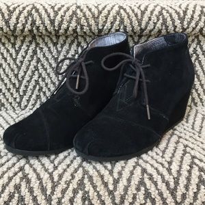 TOMS Desert Wedge bootie, black suede, 9